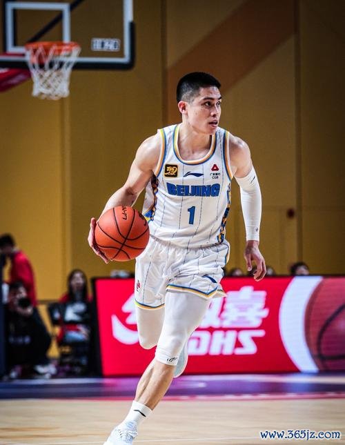 陈盈骏贡献15分首钢击败广州 琼斯三双吉林战胜江苏