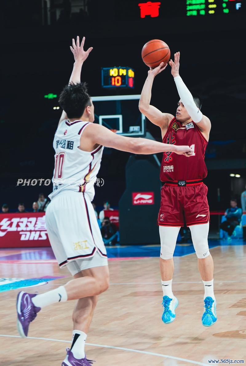 陈盈骏贡献15分首钢击败广州 琼斯三双吉林战胜江苏